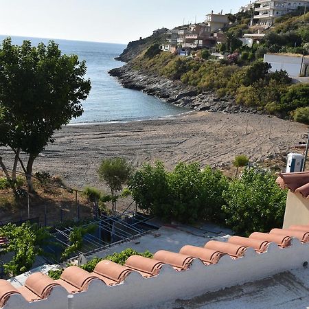 Irene'S Beach Front House Vromopousi Bagian luar foto