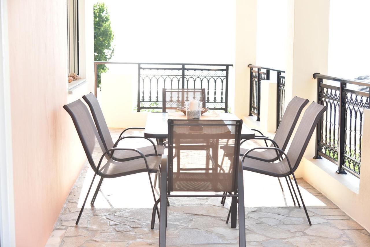 Irene'S Beach Front House Vromopousi Bagian luar foto