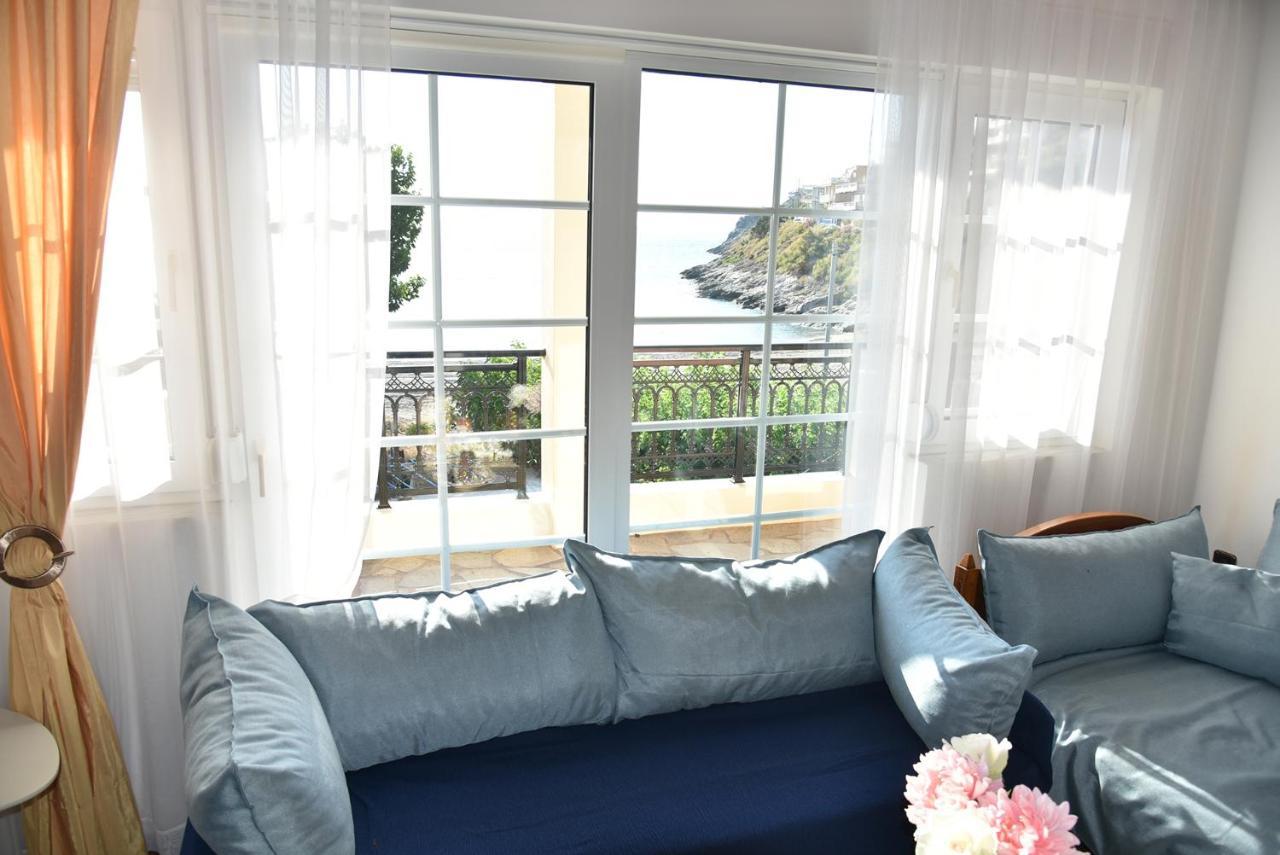 Irene'S Beach Front House Vromopousi Bagian luar foto