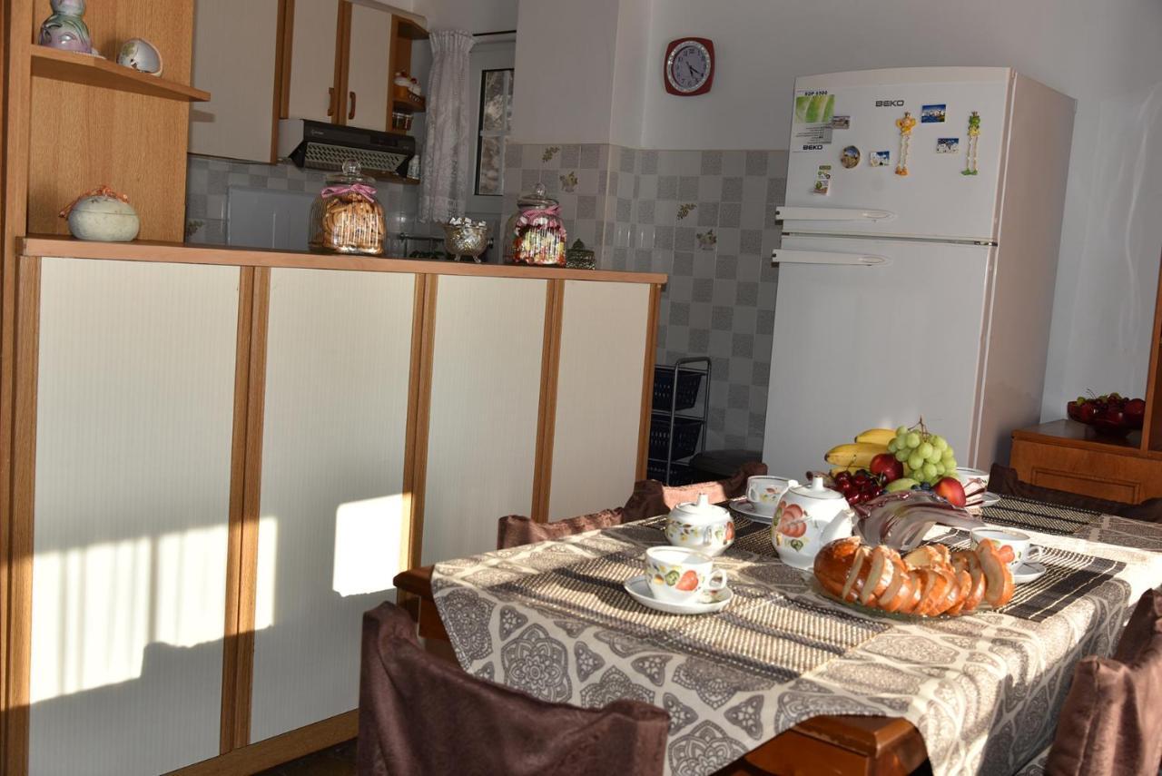 Irene'S Beach Front House Vromopousi Bagian luar foto