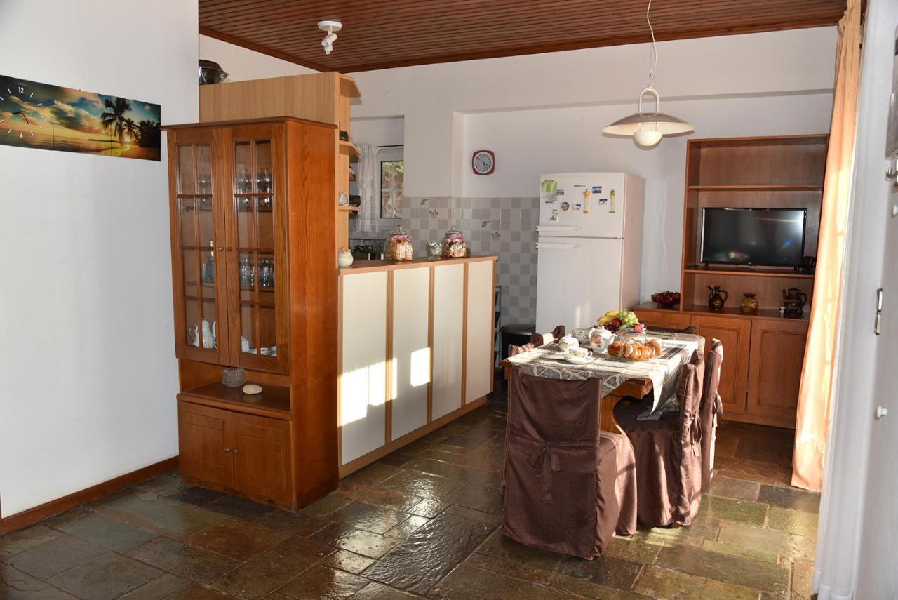 Irene'S Beach Front House Vromopousi Bagian luar foto