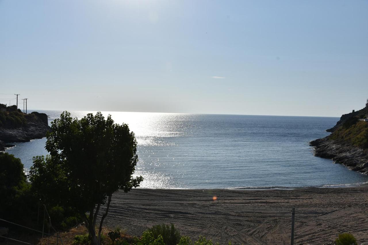 Irene'S Beach Front House Vromopousi Bagian luar foto