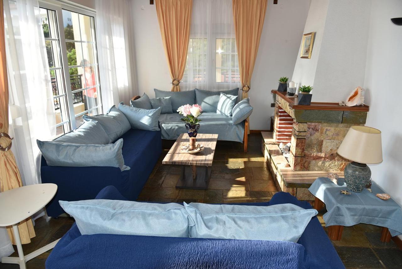 Irene'S Beach Front House Vromopousi Bagian luar foto