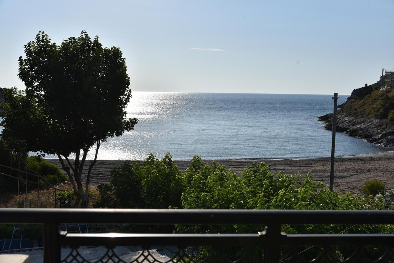 Irene'S Beach Front House Vromopousi Bagian luar foto